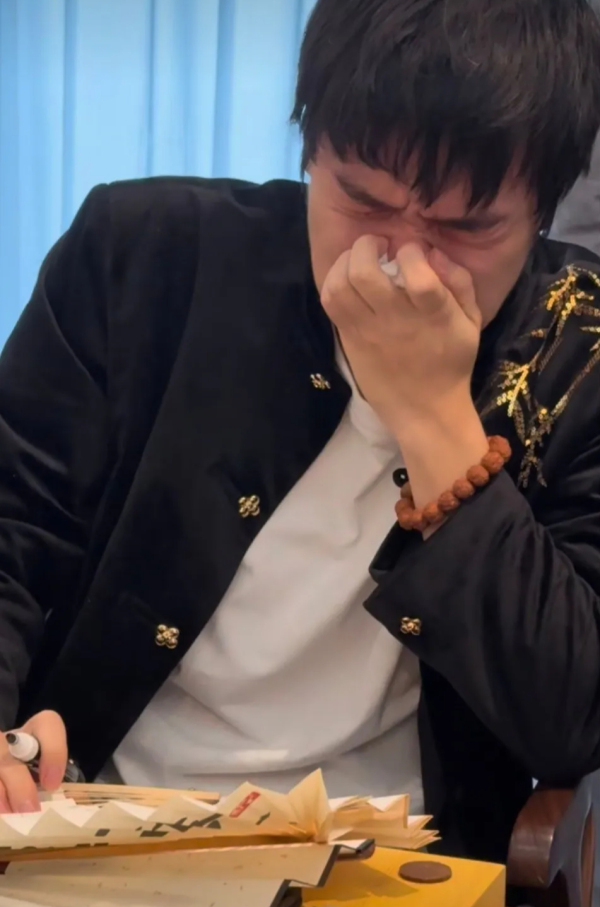 捍卫棋圣头衔泪洒赛场，柯洁还能否找回曾经的霸气
