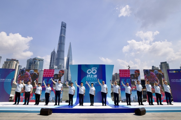 2025环上海·新城自行车赛启动，车手巡游勾勒城市图景